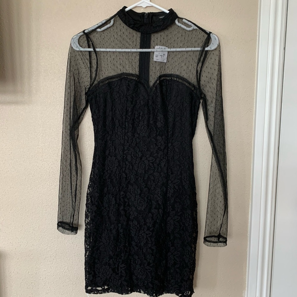 ✨Sale✨Forever 21 lace long sleeve short dress
